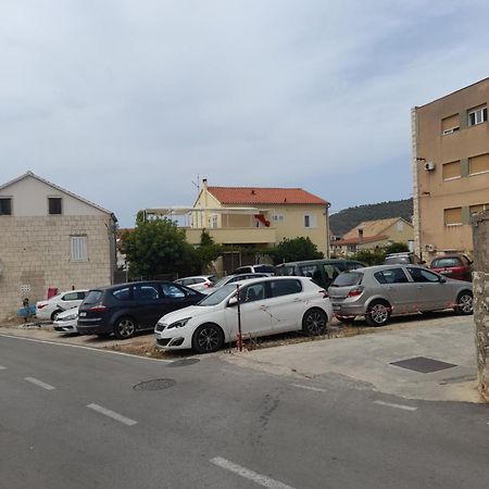 Apartment Filomena In The Center Komiza Exterior photo